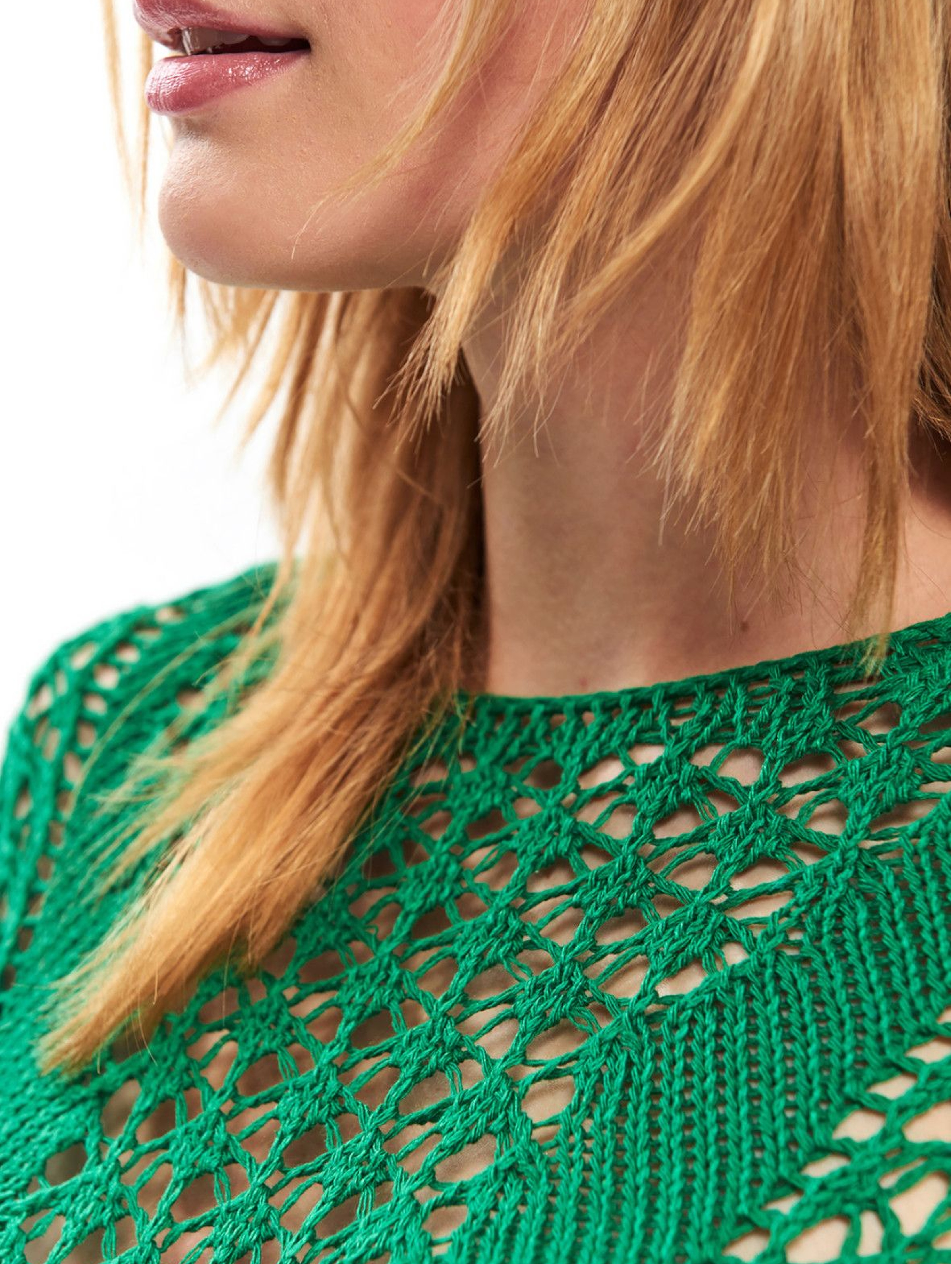 Zielony ażurowy sweter damski na długi rękaw