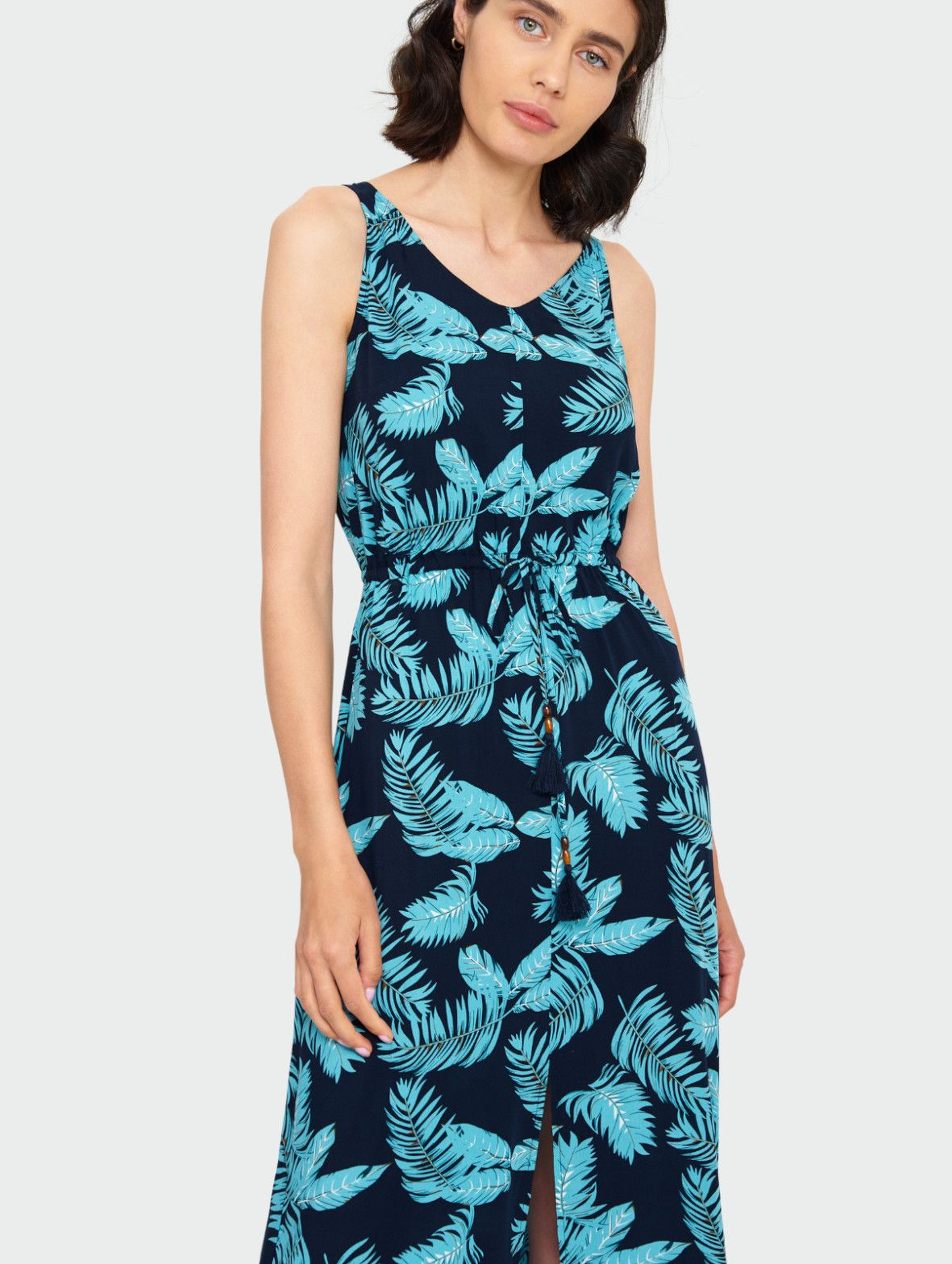 Granatowa długa sukienka damska z wiskozy - wzór liście