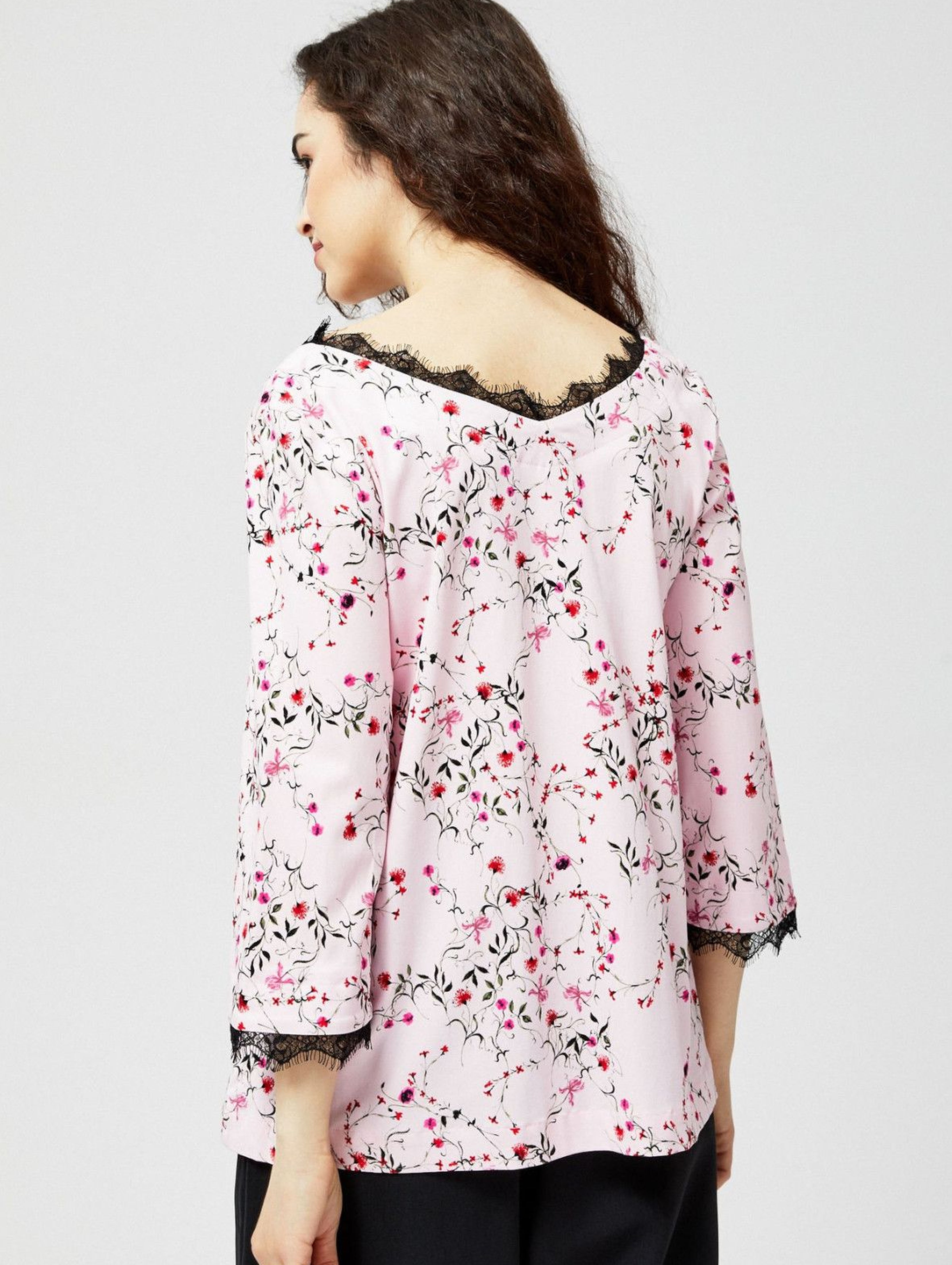 Koszula damska z łączonych materiałów z kwiatowym wzorem różowa