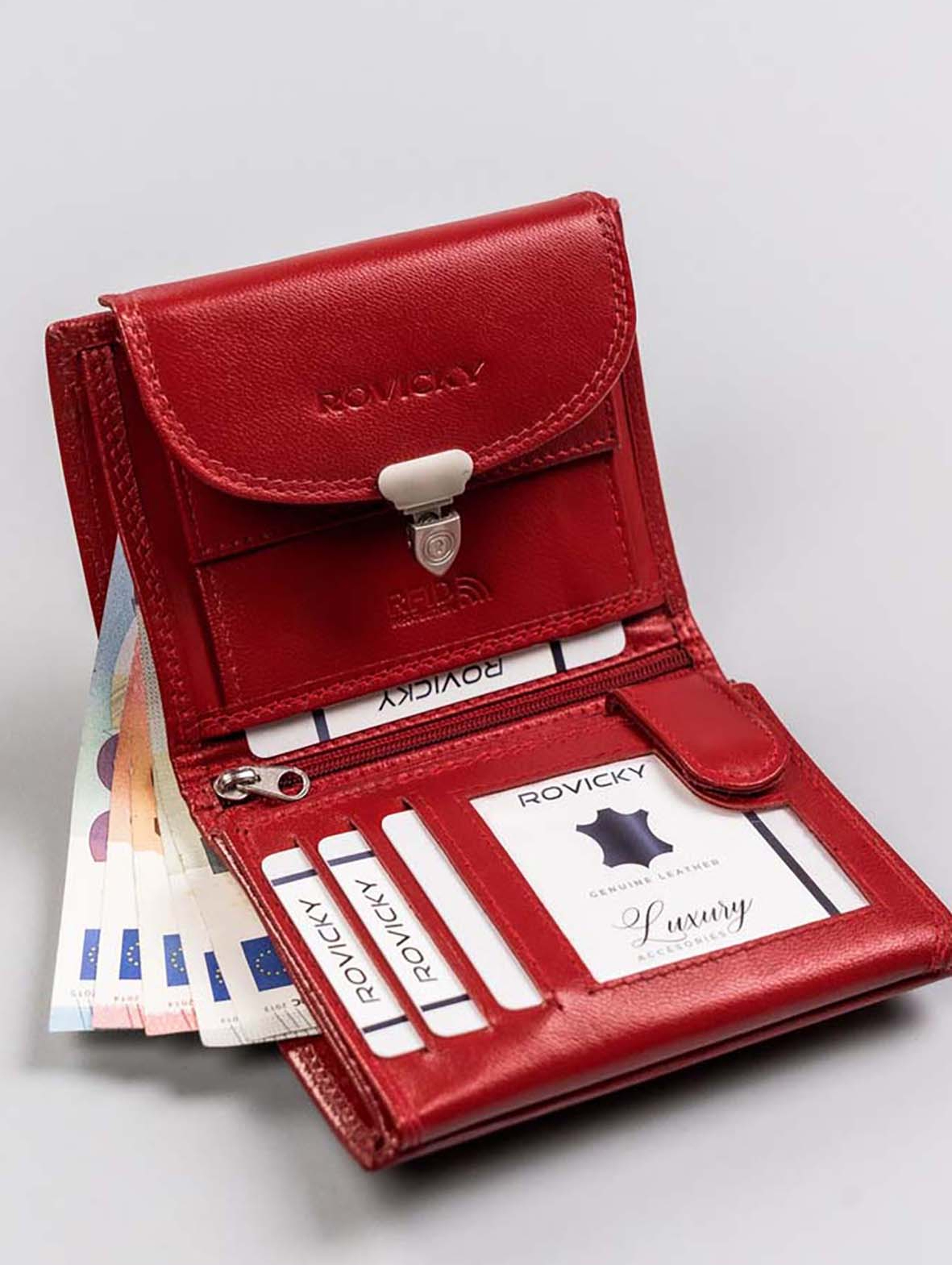 Skórzany portfel damski z ozdobnym zapięciem — Rovicky
