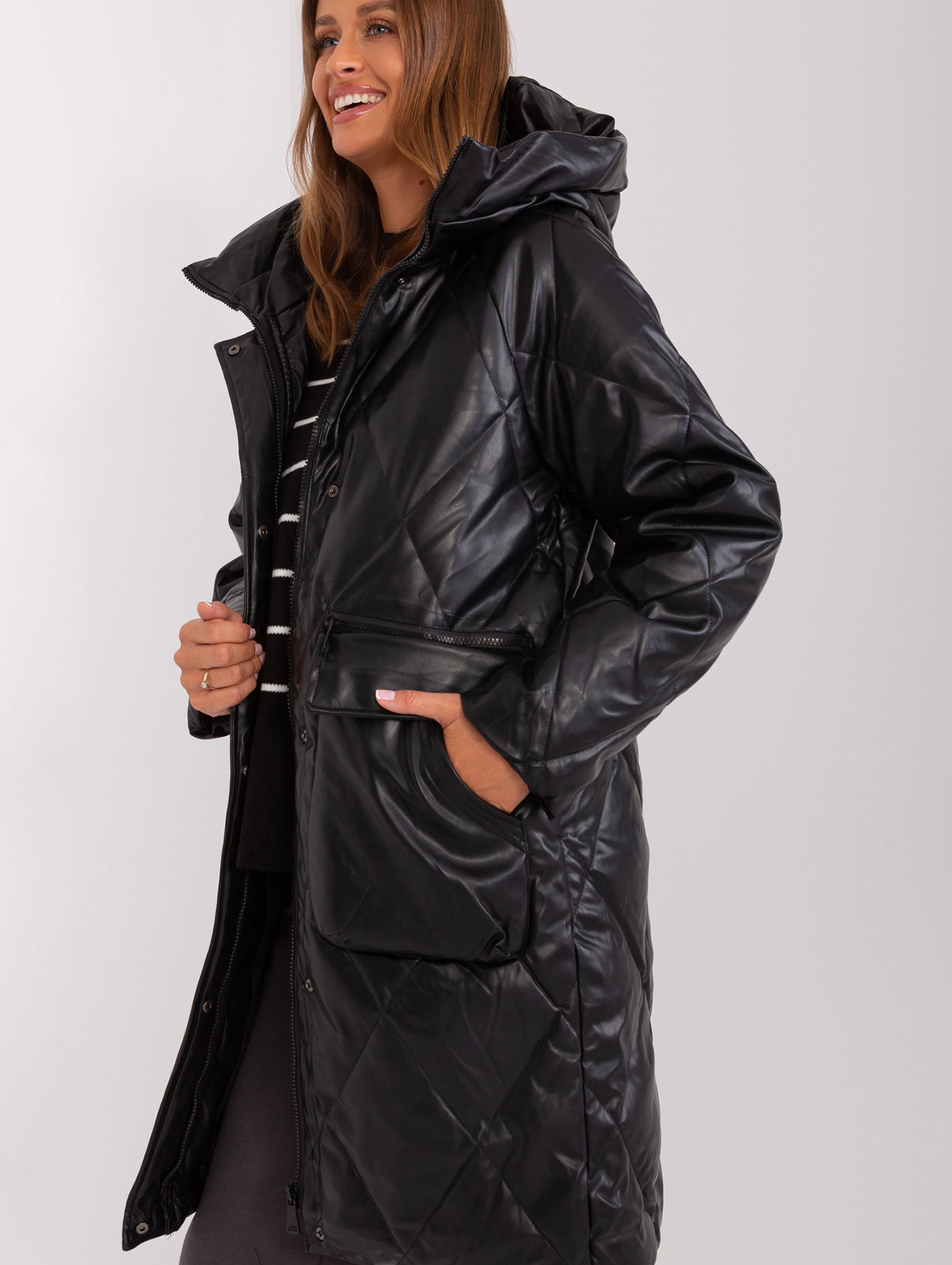 Czarna pikowana kurtka zimowa z kieszeniami