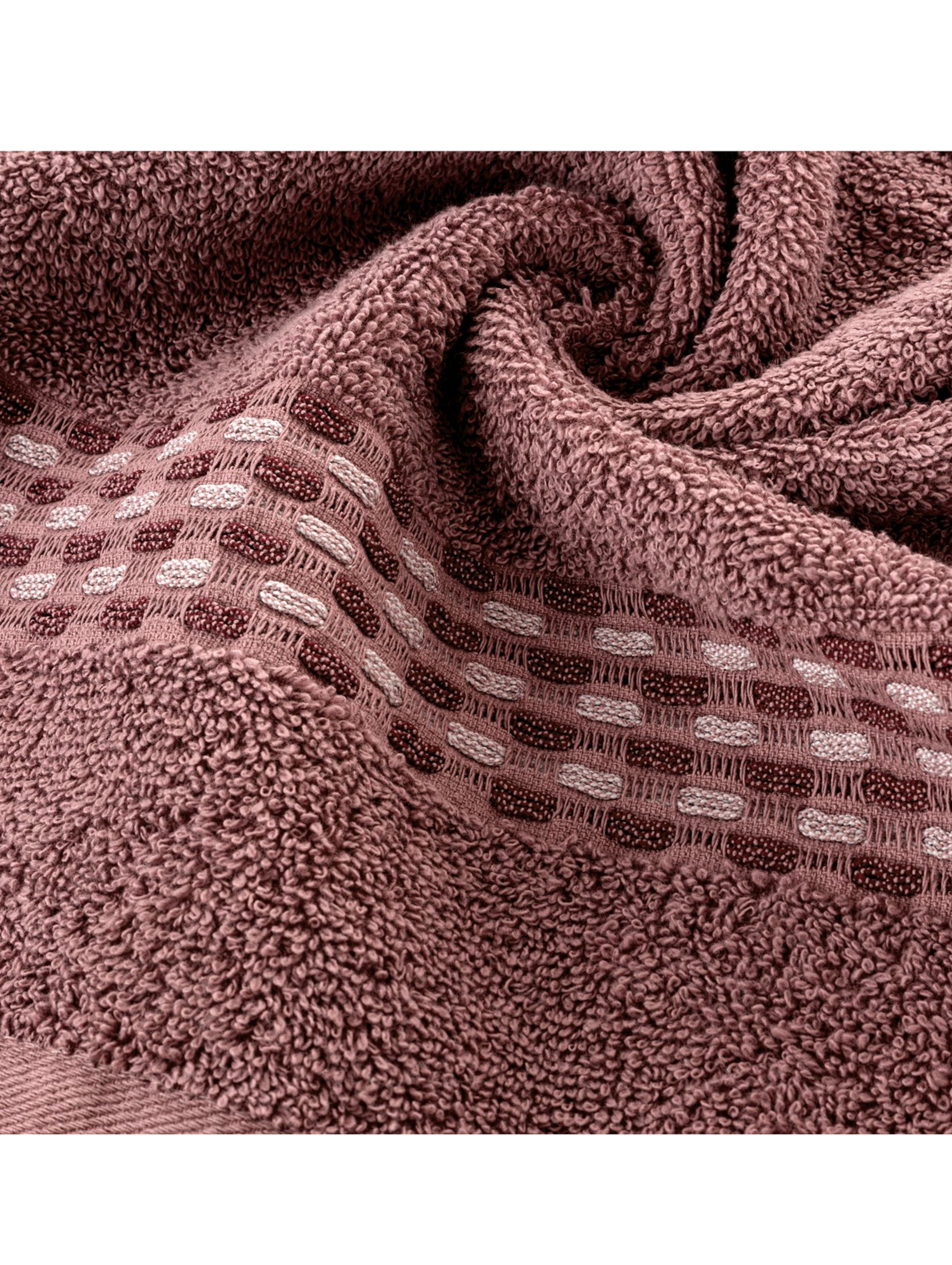 Różowy ręcznik ze zdobieniami 50x90 cm
