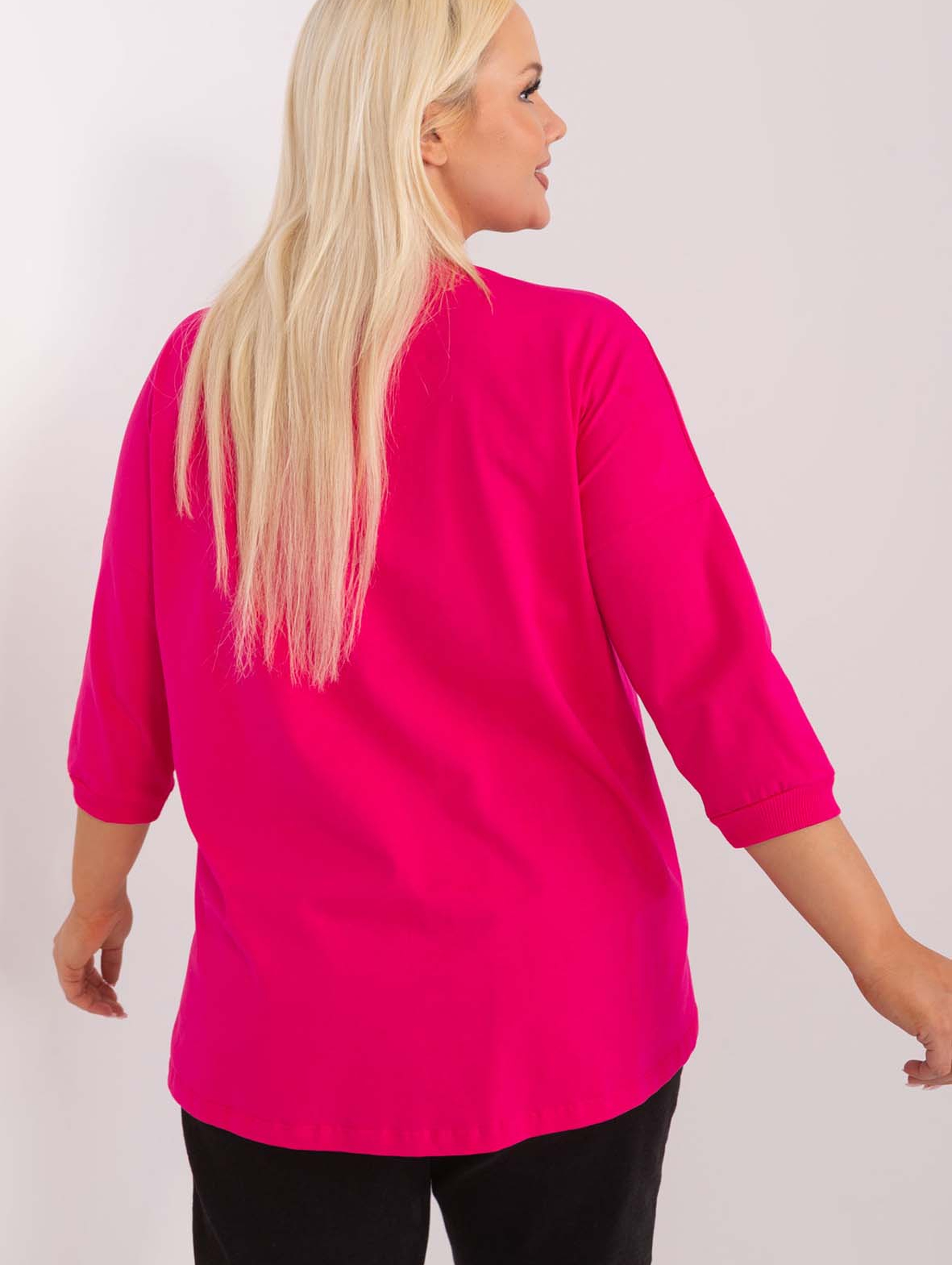 Fuksjowa bawełniana bluzka damska plus size z aplikacją