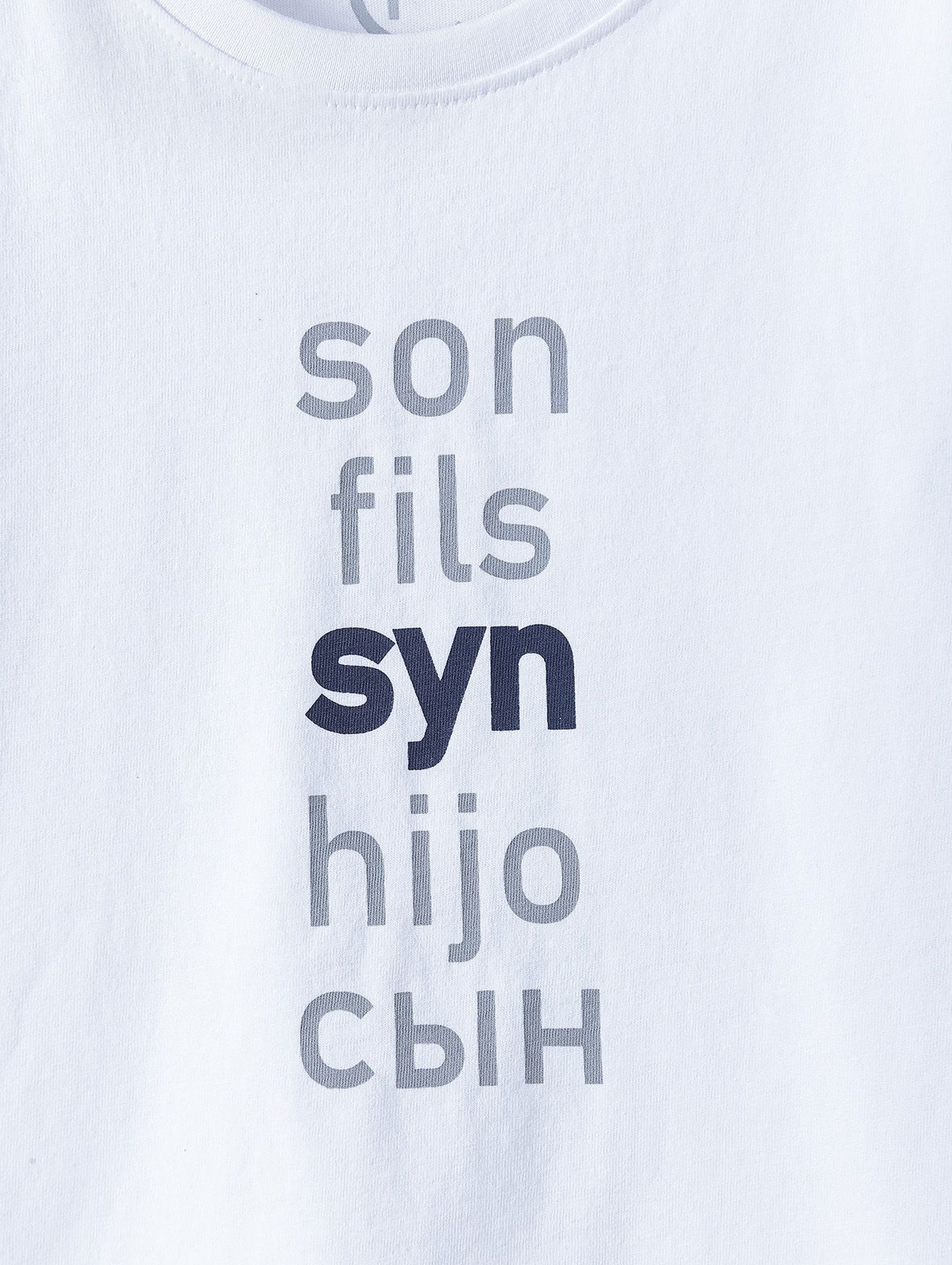 Bawełniany t-shirt chłopięcy biały z napisem- Syn - ubrania dla całej rodziny