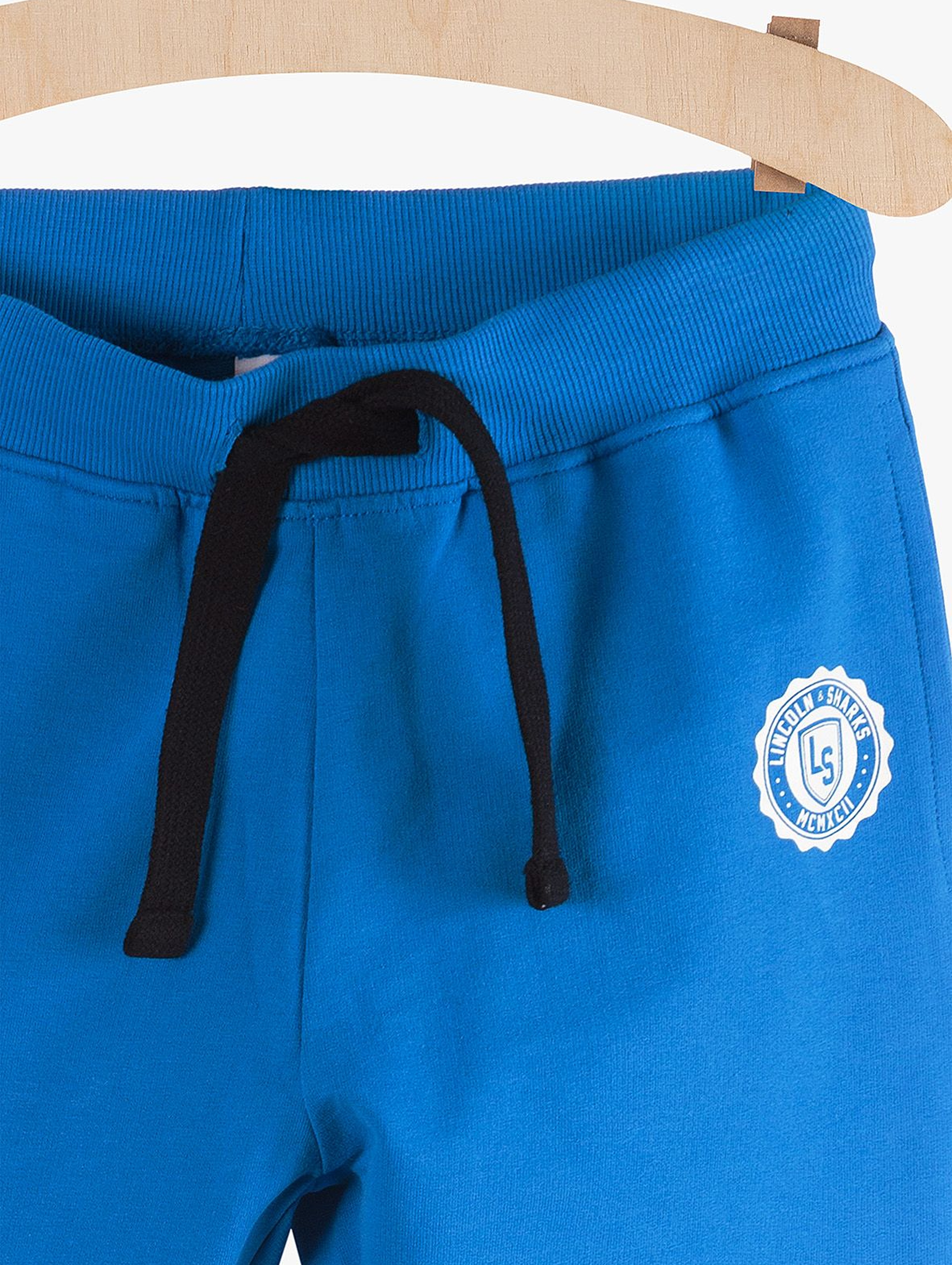 Spodnie chłopięce dresowe niebieskie z kieszeniami