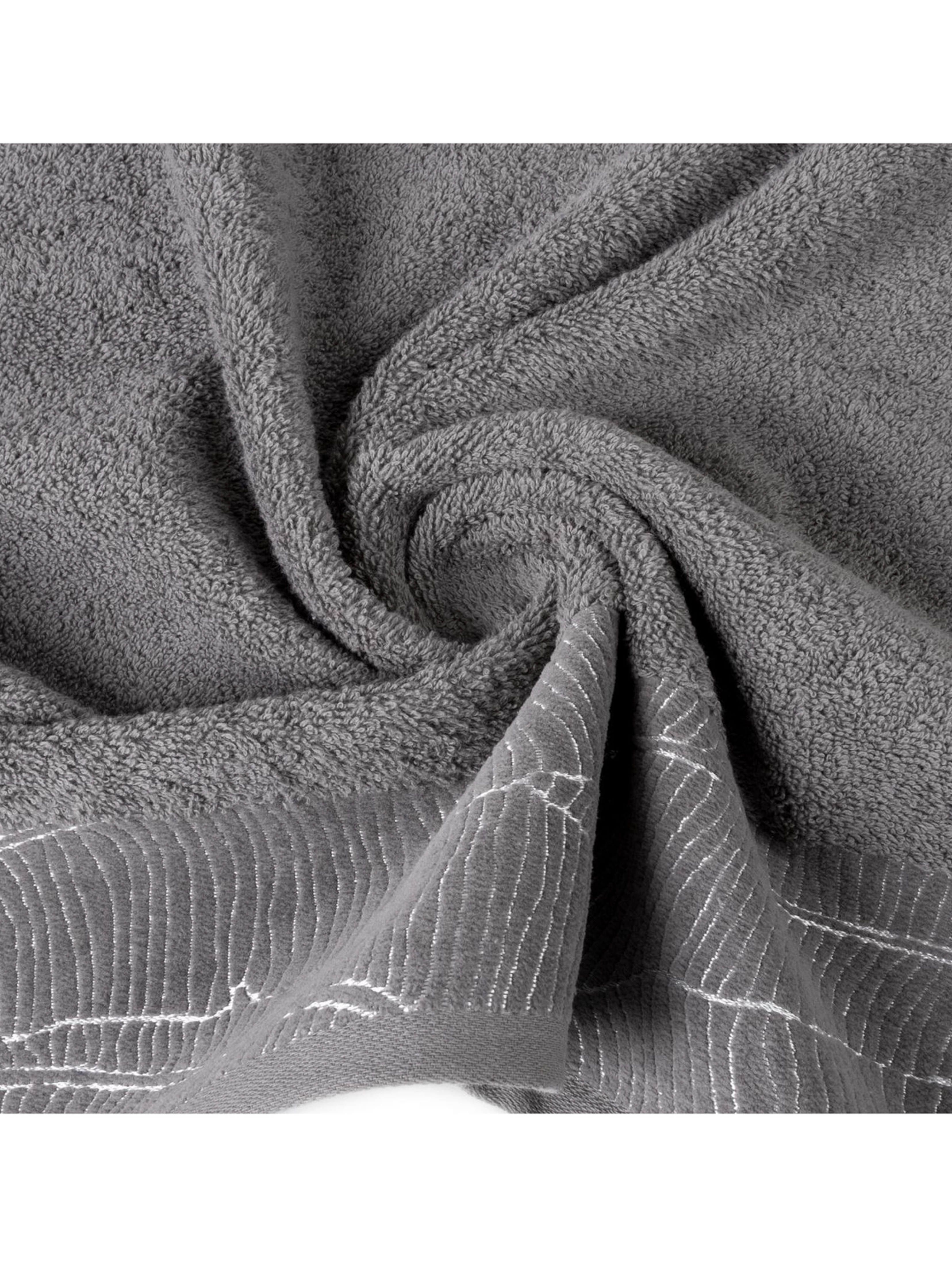 Szary ręcznik 50x90 cm z ozdobnym wzorem