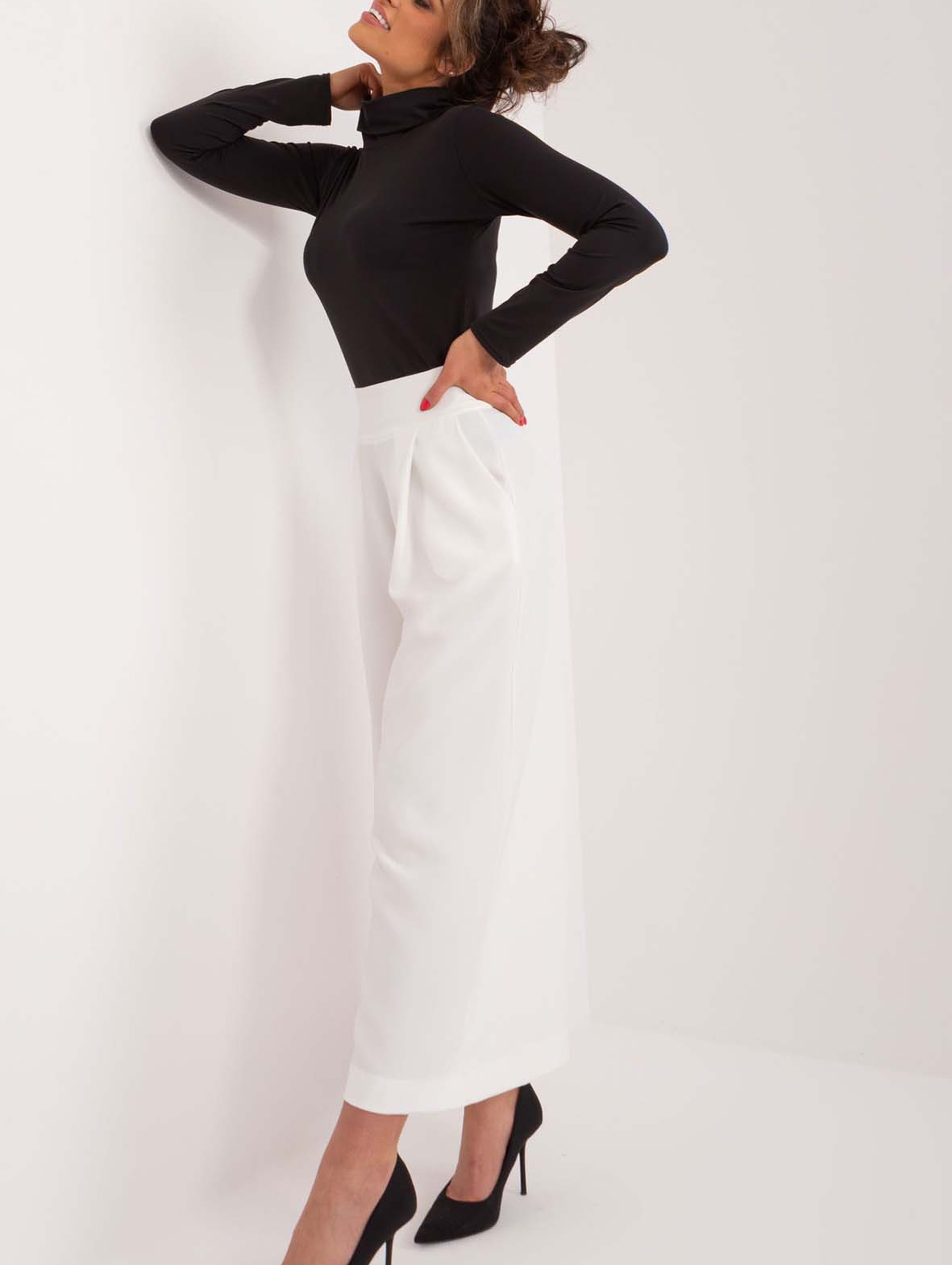 Ecru eleganckie spodnie damskie typu culotte