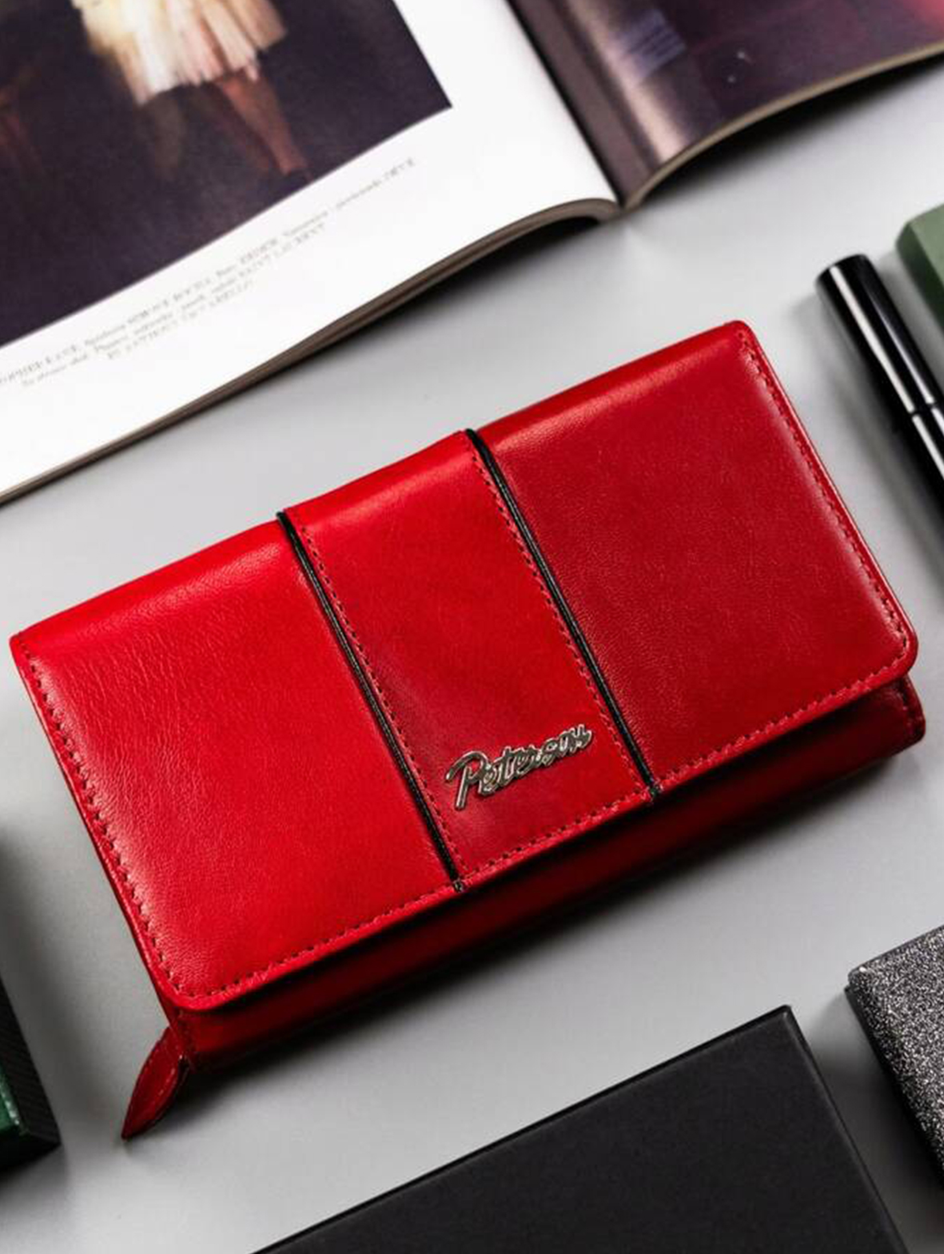 Czerwony duży, skórzany portfel damski na zatrzask — Peterson