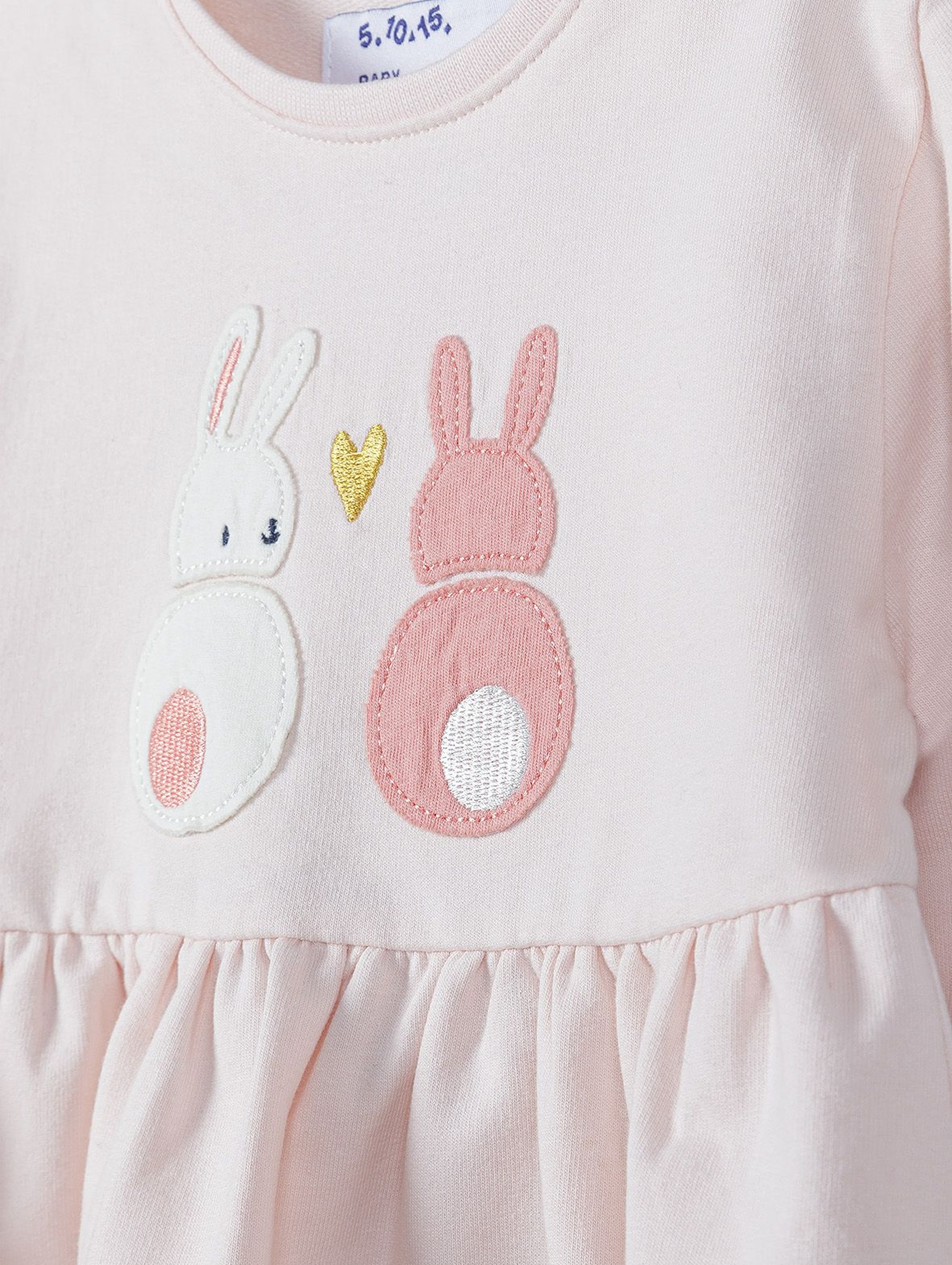 Sukienka niemowlęca z ozdobną aplikacją w króliczki
