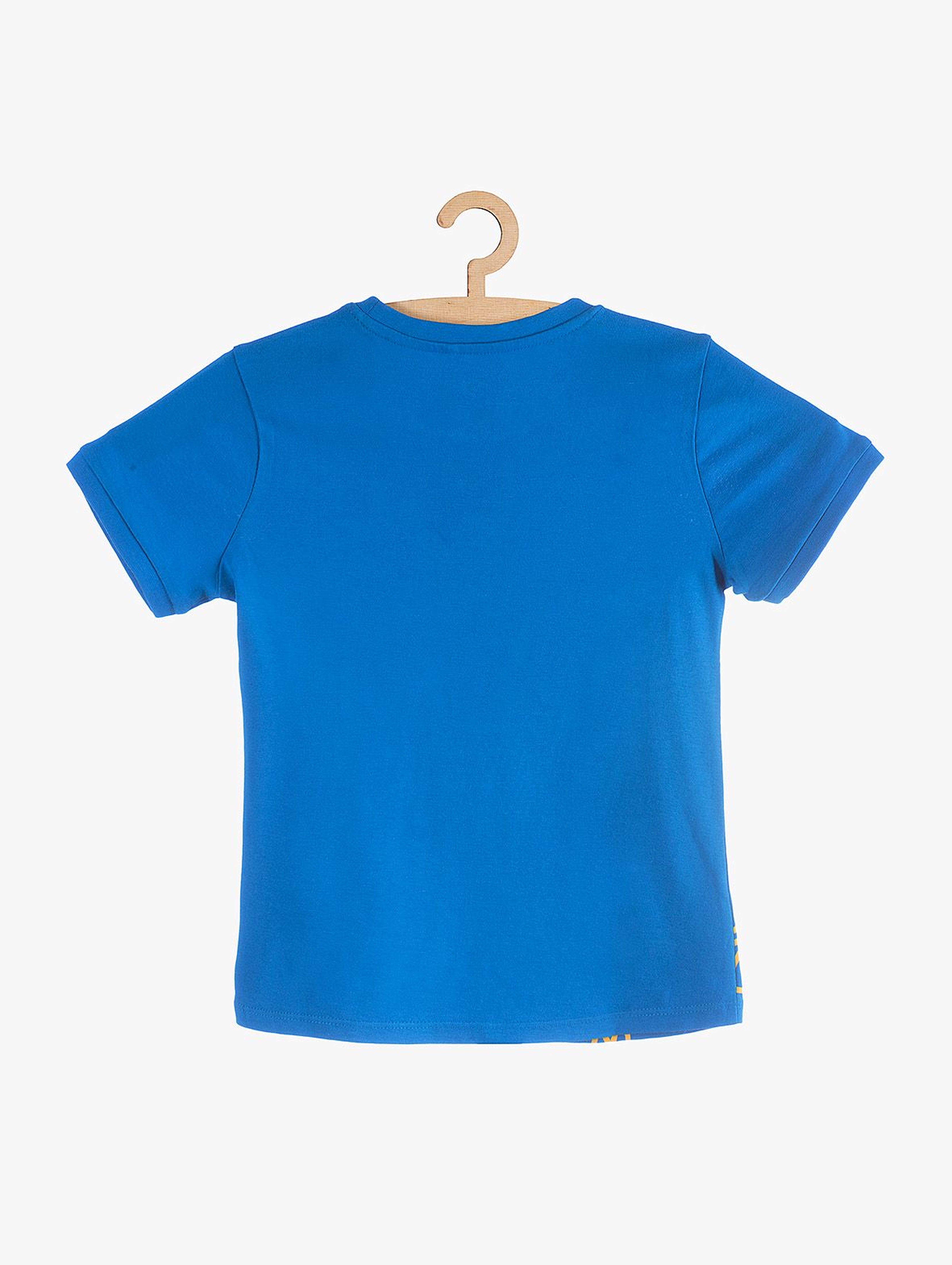 T-Shirt chłopięcy niebieski z nadrukowaną piłką do koszykówki