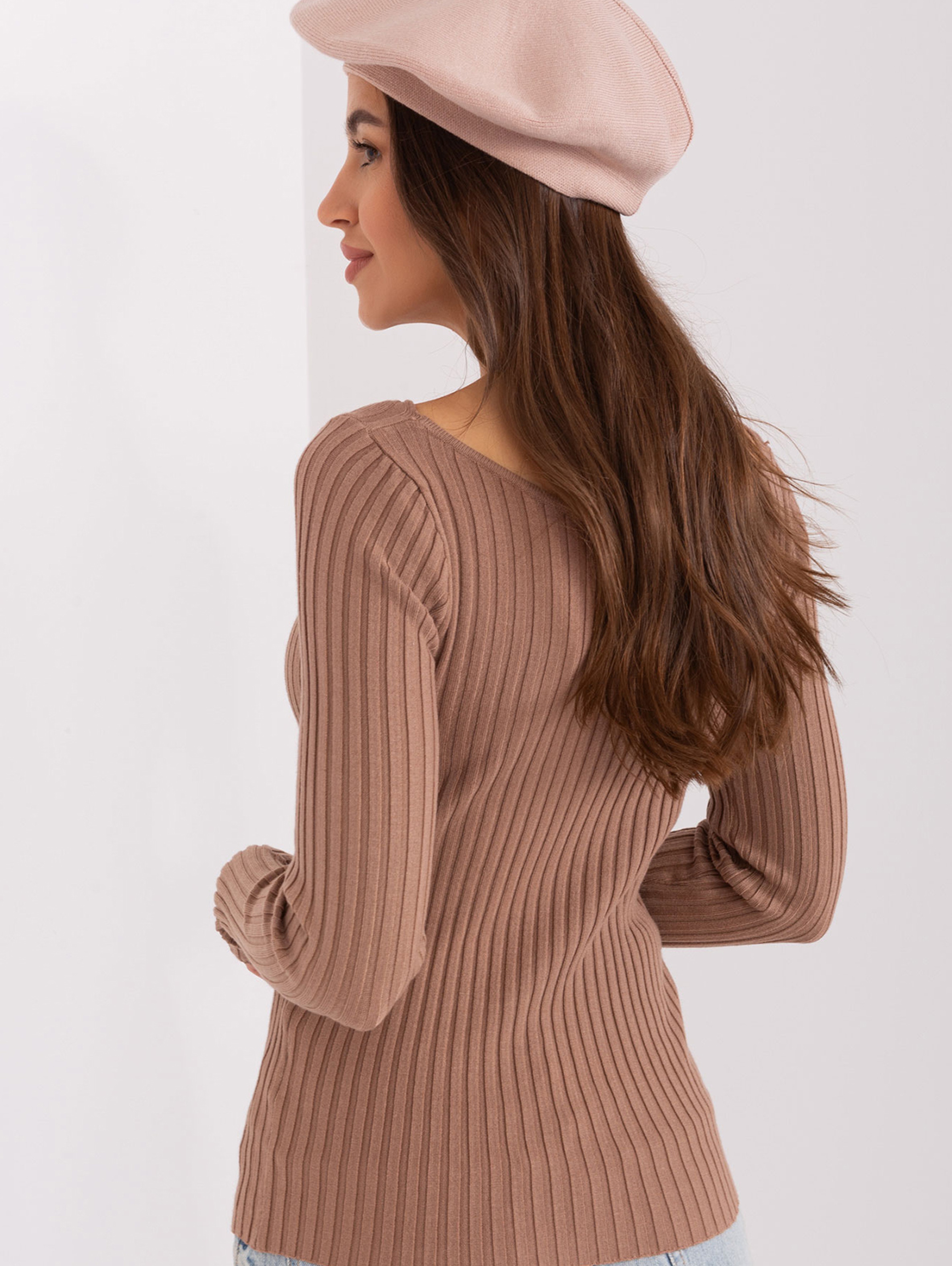 Beżowa damska czapka zimowa typu beret z kaszmirem