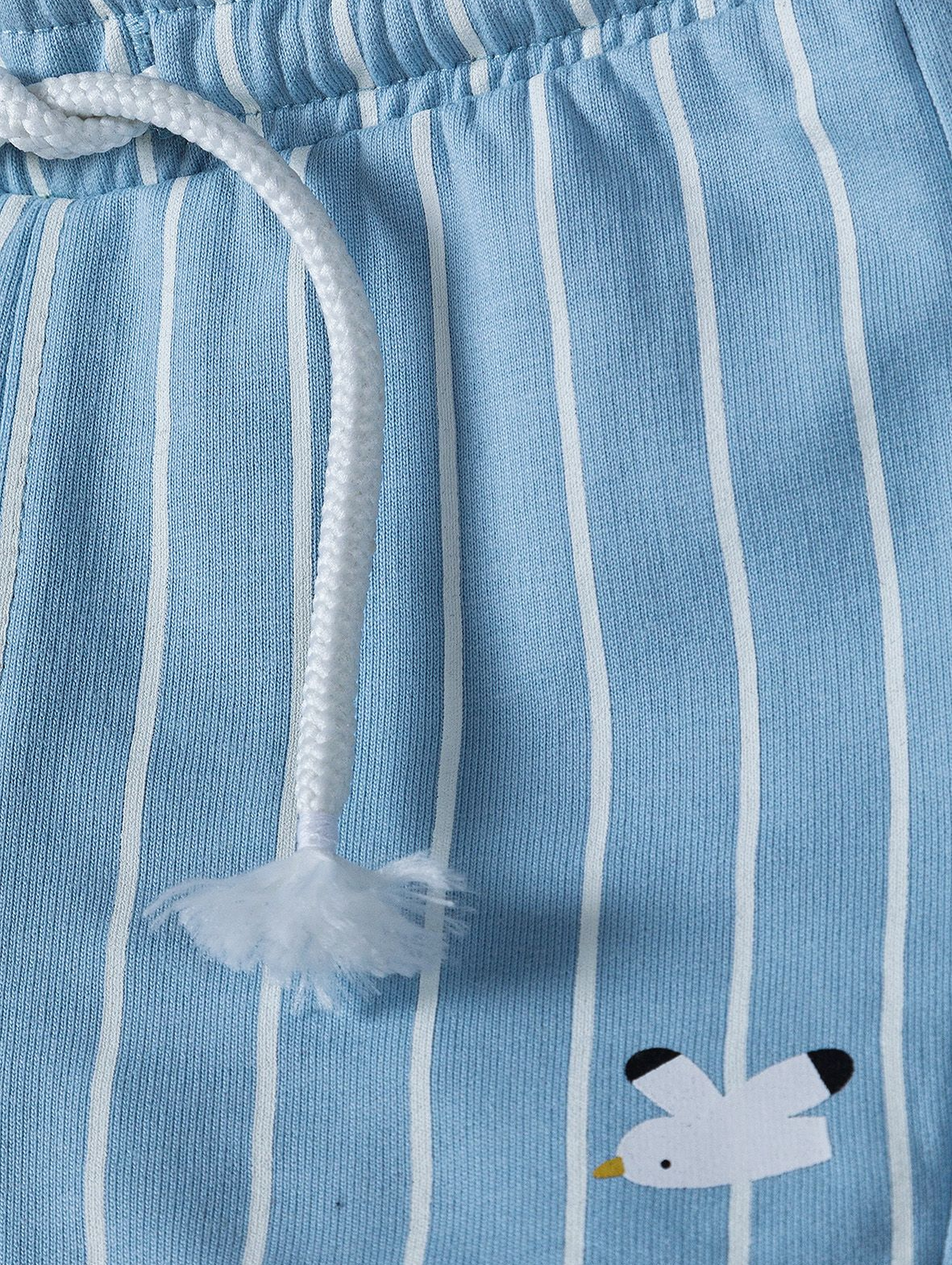 Bawełniane szorty niemowlęce - niebieskie w pionowe paski