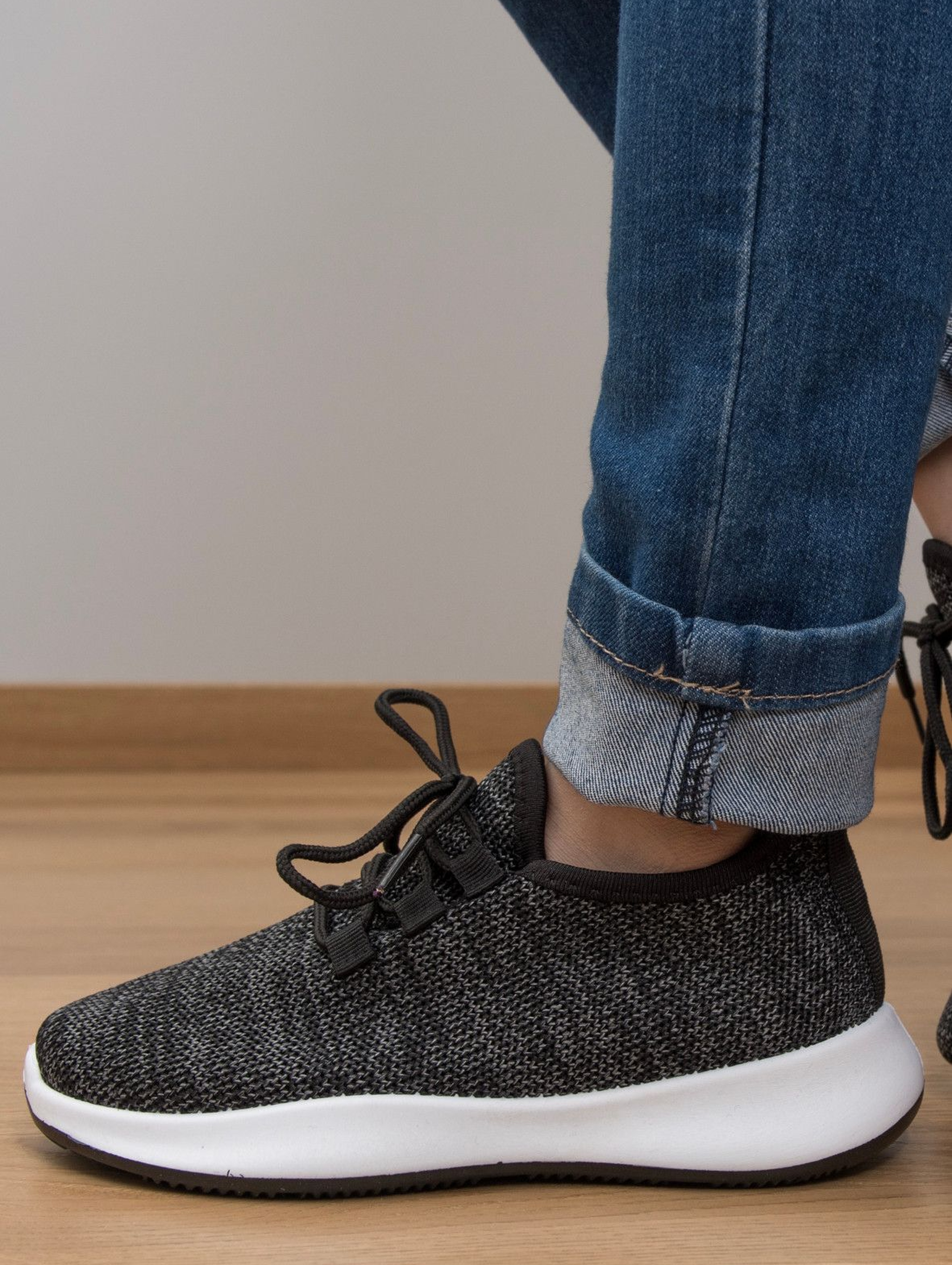 Buty chłopięce sportowe sznurowane z przewiewnego materiału