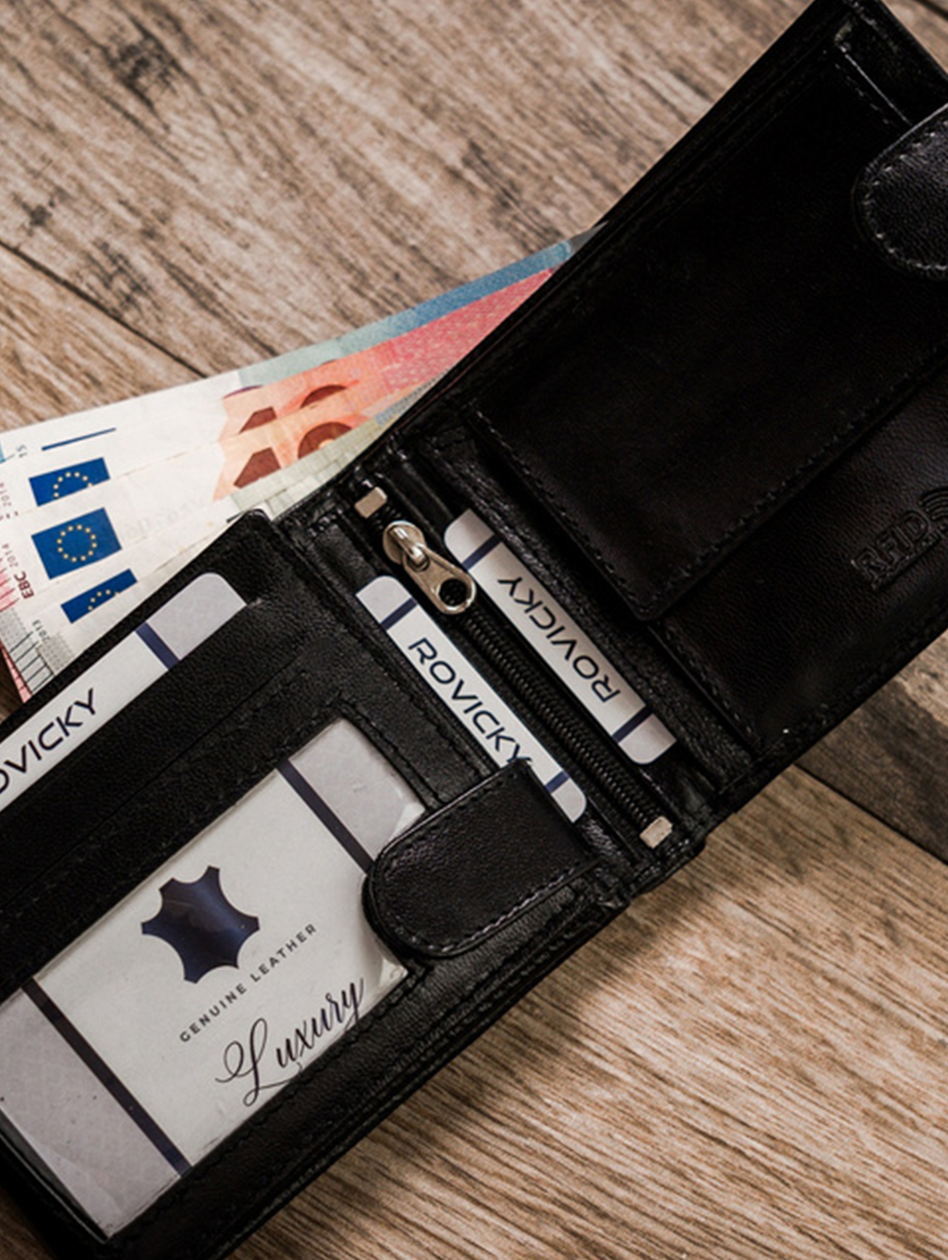 Elegancki portfel męski z systemem antyskimmingowym RFID Protect — Rovicky
