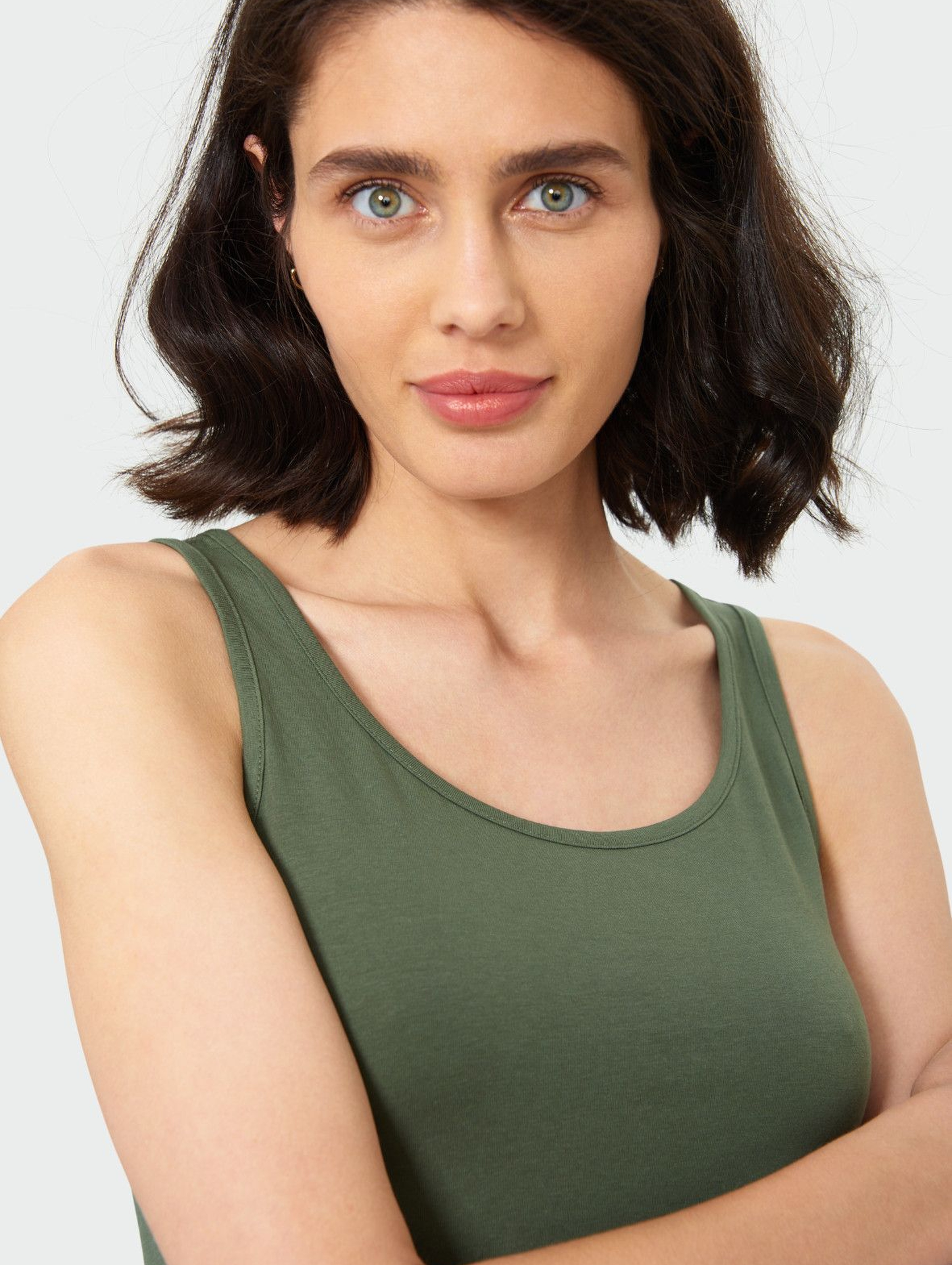 Bawełniany zielony top na ramiączkach - ubrania dla kobiet