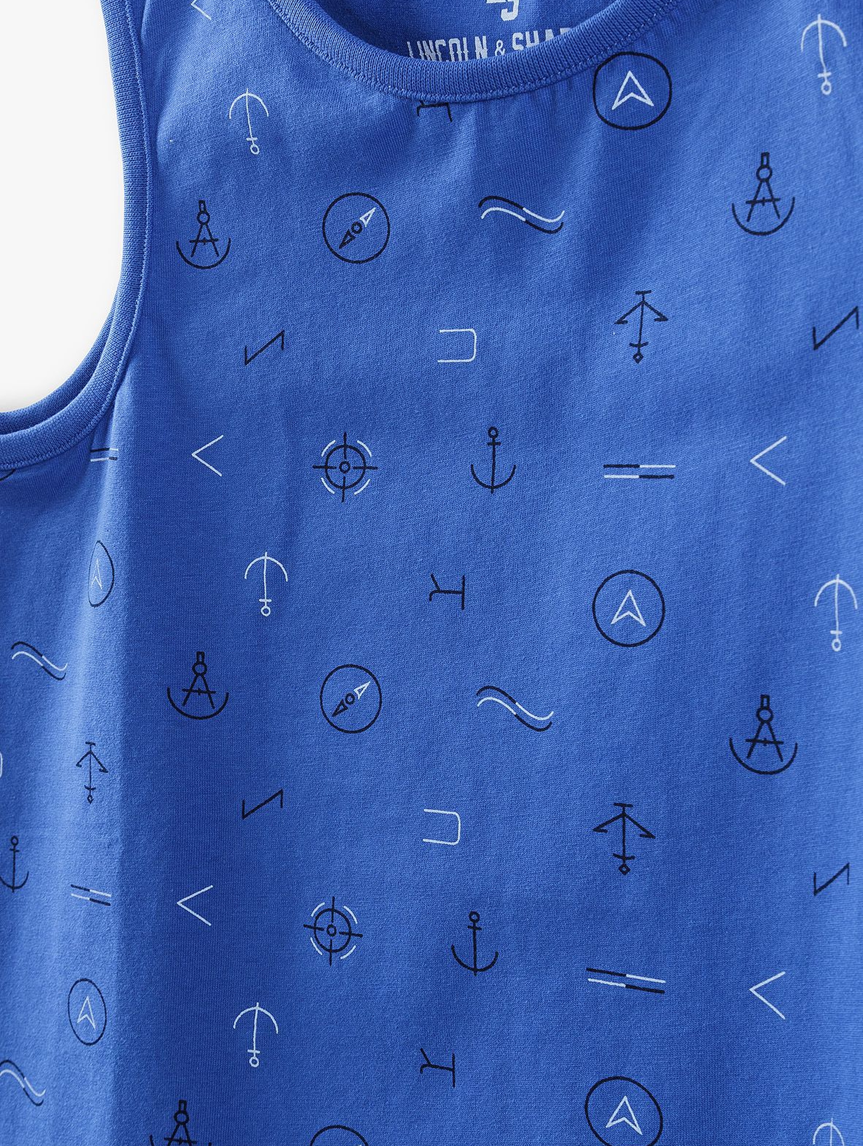T-shirt chłopięcy w kolorze niebieskim w marynarskie wzory