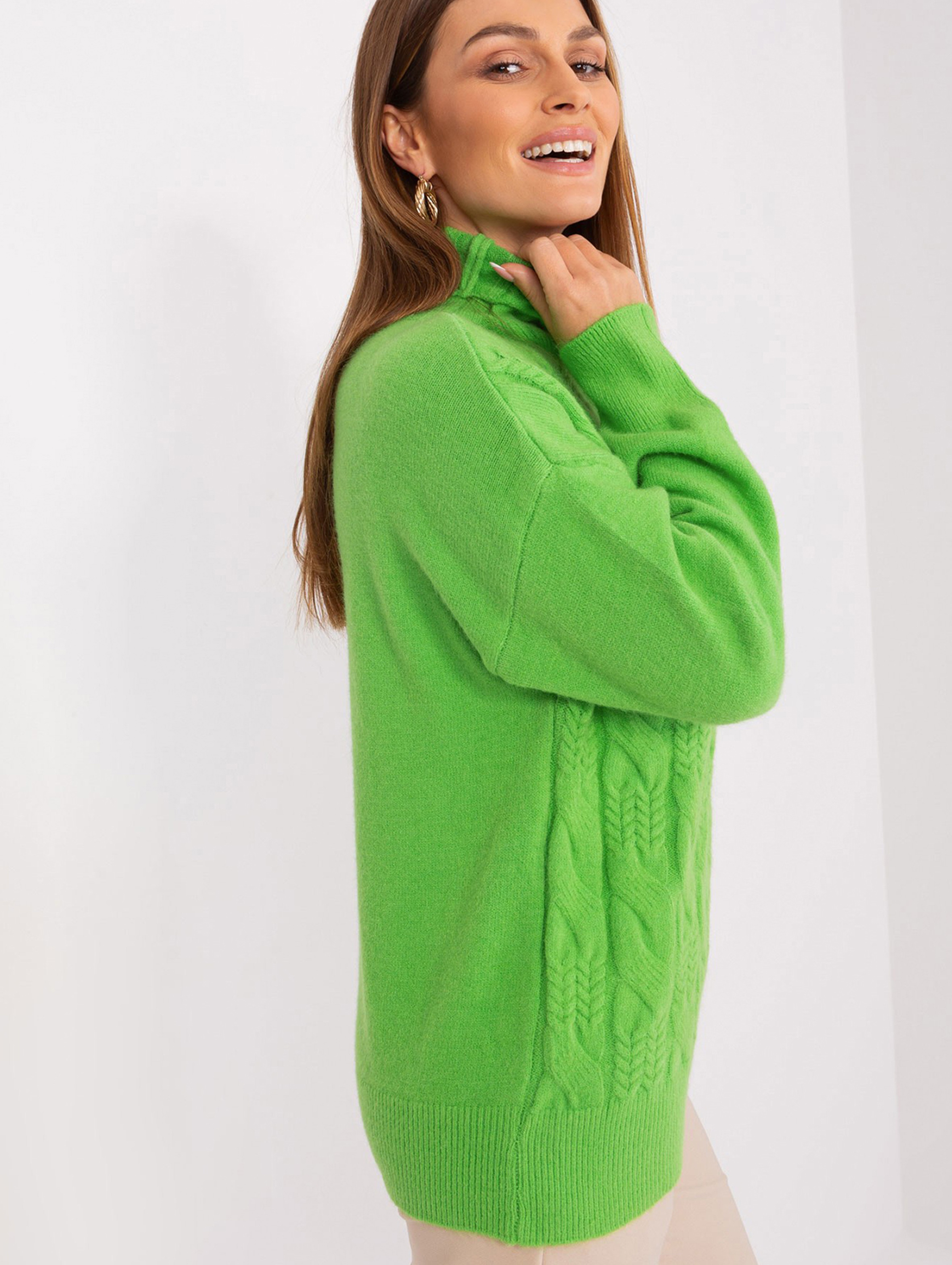 Damski sweter z golfem jasny zielony