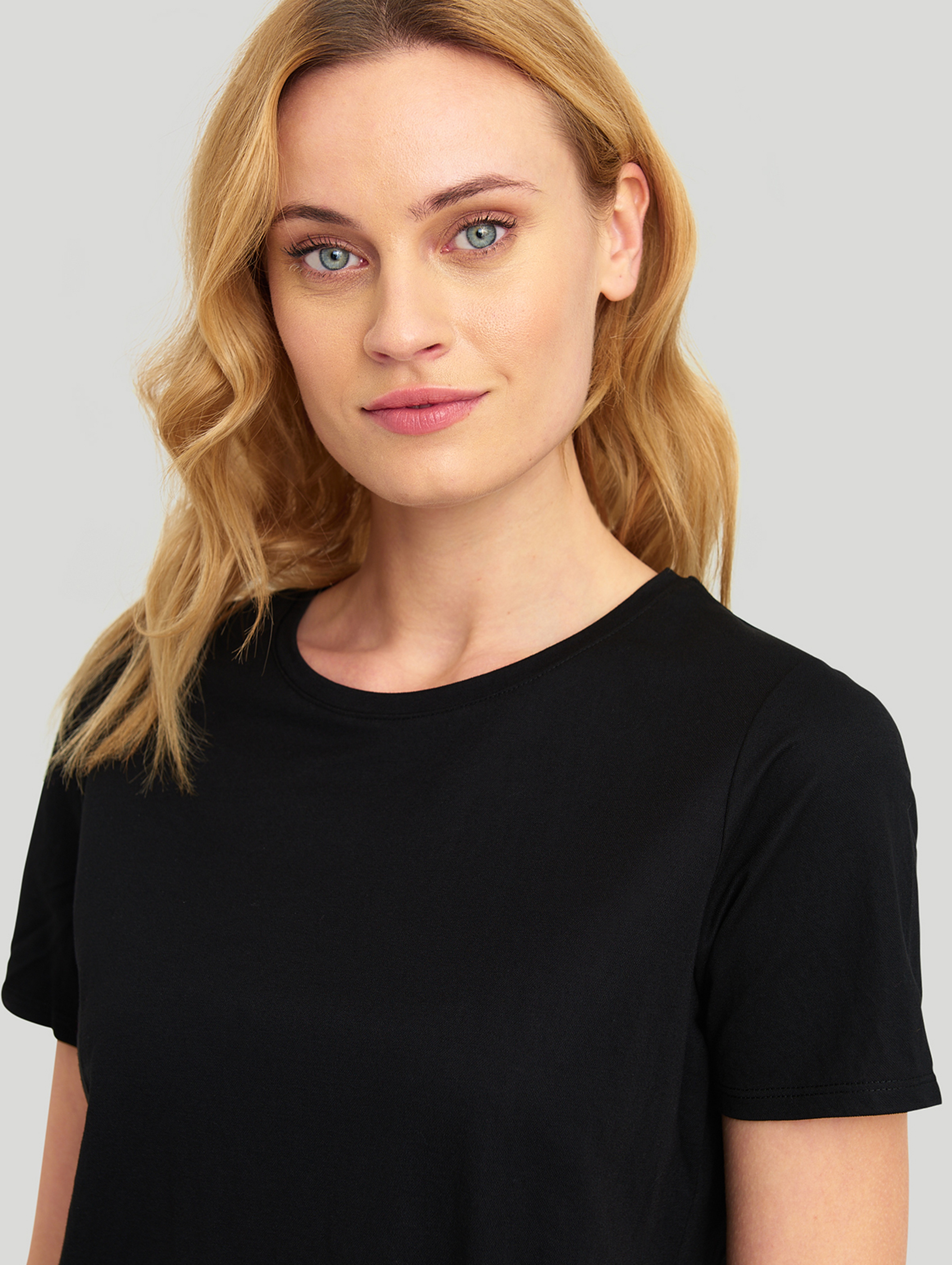 T-shirt damski z ozdobnym wiązaniem czarny