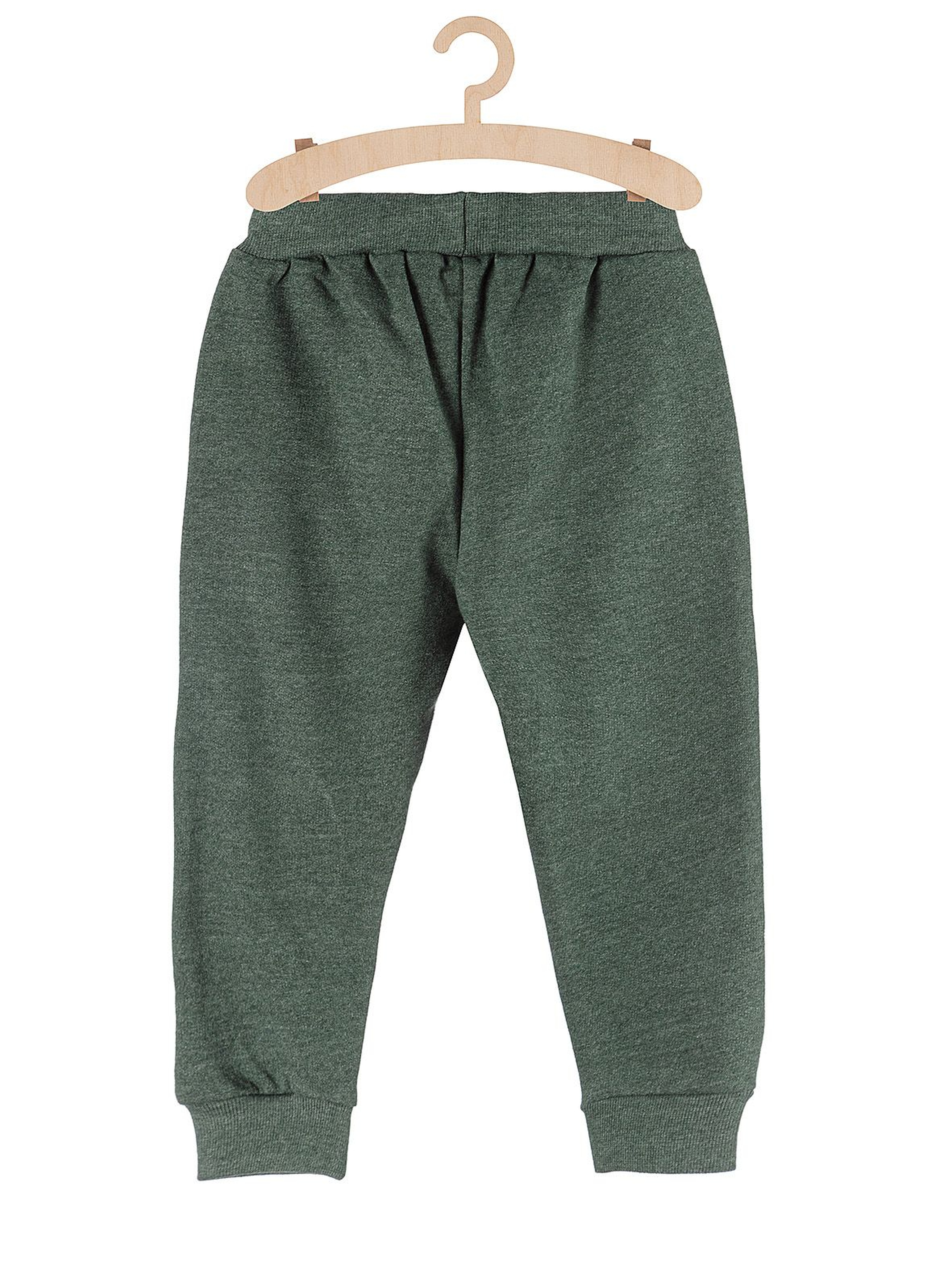 Dresowe spodnie dla chłopca-zielone z naszywkami