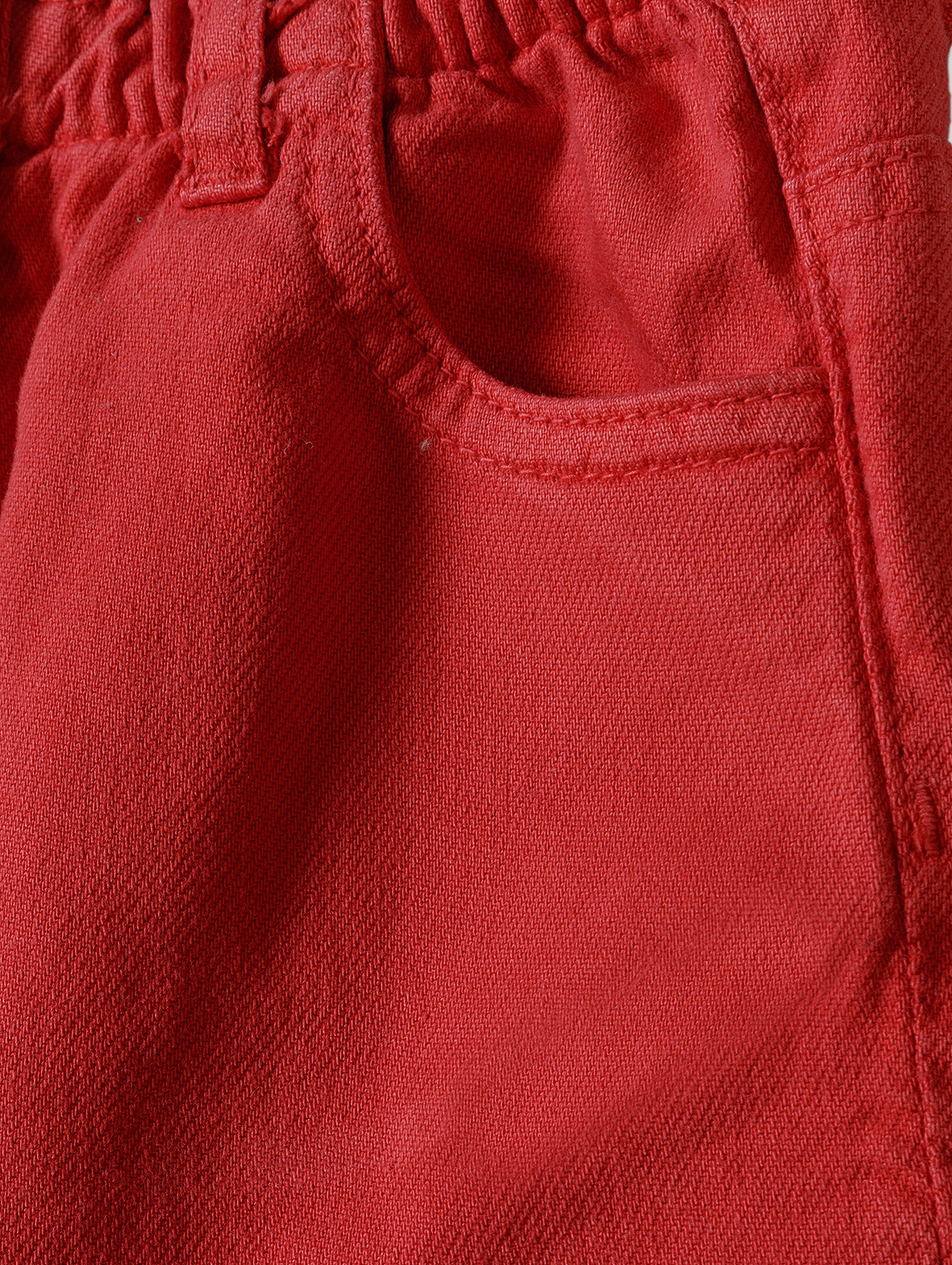 Krótkie spodenki tkaninowe dla dziewczynki- czerwone