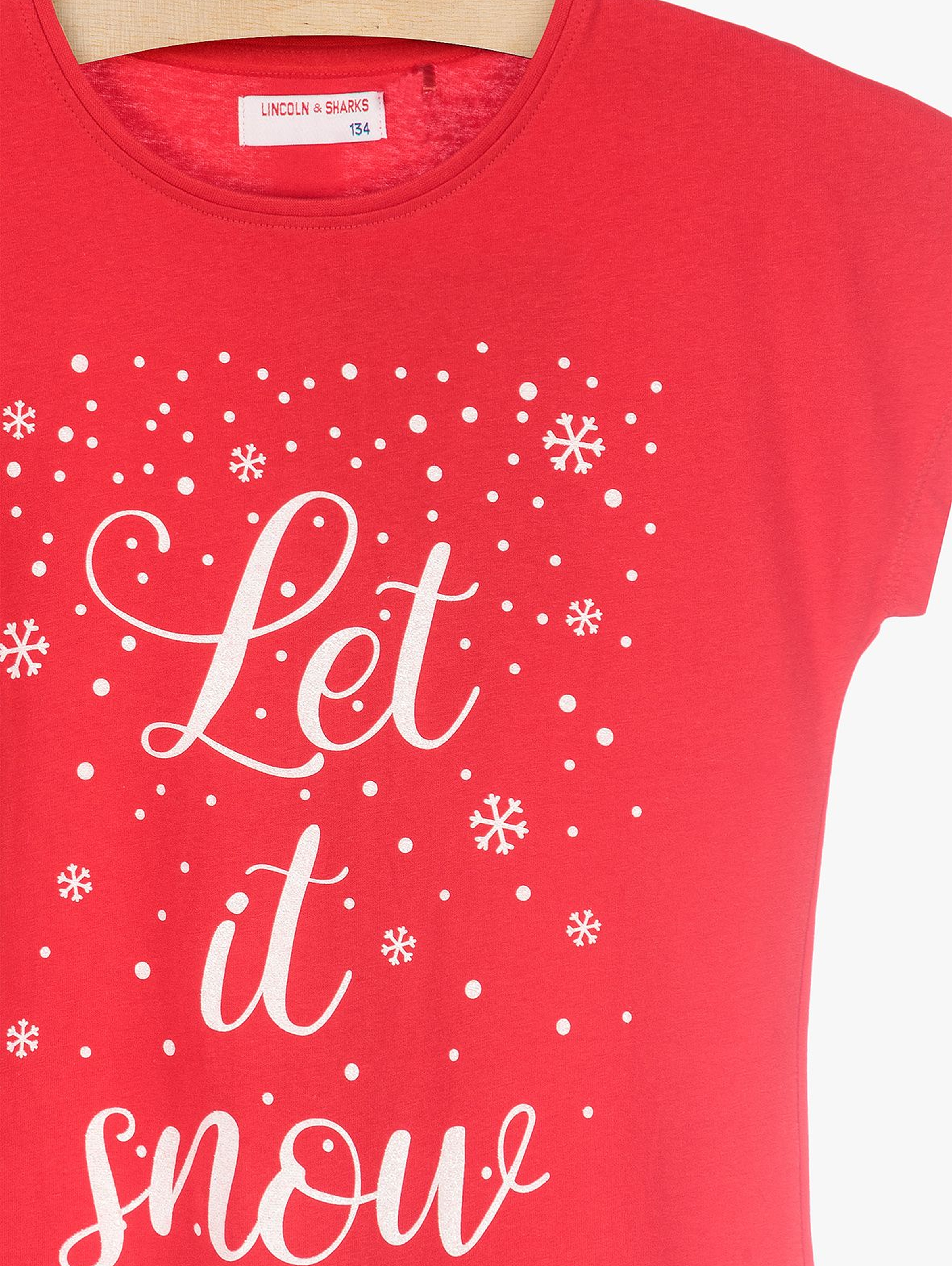 Czerwony t-shirt dla dziewczynki z napisem Let it snow