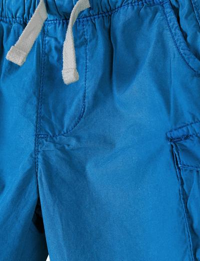 Niebieskie krótkie spodenki tkaninowe dla chłopca z bawełny