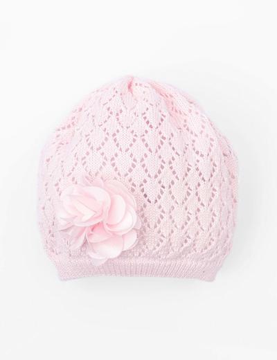 Różowa czapka dla niemowlaka z kwiatem