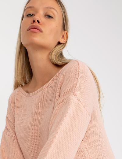 Brudnoróżowy sweter oversize z dłuższym tyłem OCH BELLA