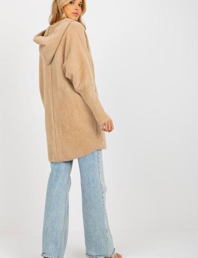 Camelowy damski płaszcz alpaka z kieszeniami