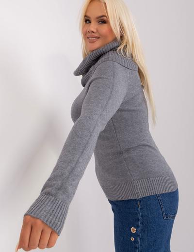 Granatowy sweter plus size z wiskozą
