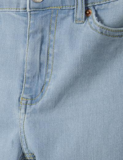 Jasnoniebieskie jeansy o kroju joggerów dla niemowlaka