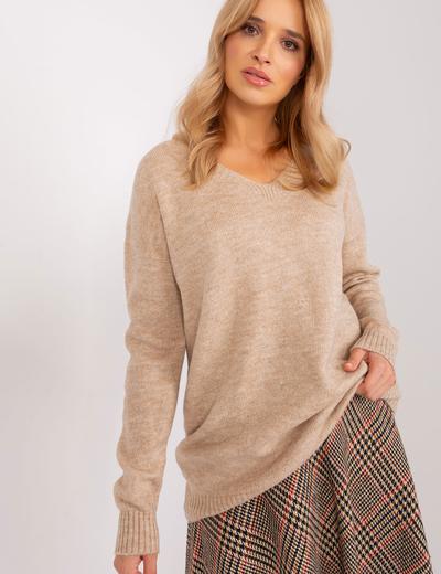Sweter oversize z dekoltem V camelowy