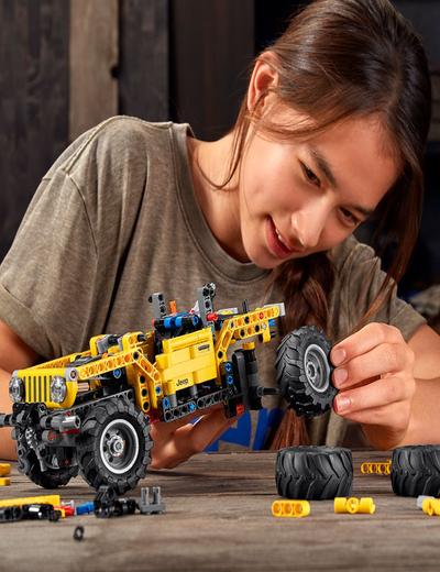 LEGO Technic - Jeep Wrangler  - 665 elementów