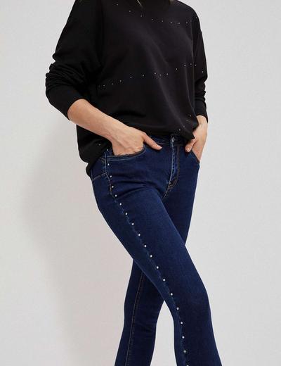 Granatowe spodnie damskie jeansowe rurki z dżetami