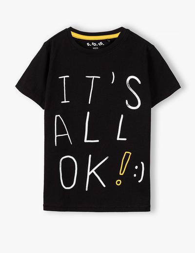 Bawełniany t-shirt chłopięcy w kolorze czarnym z nadrukiem- It's all OK :)