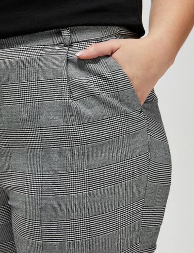 Spodnie typu cygaretki w kratę