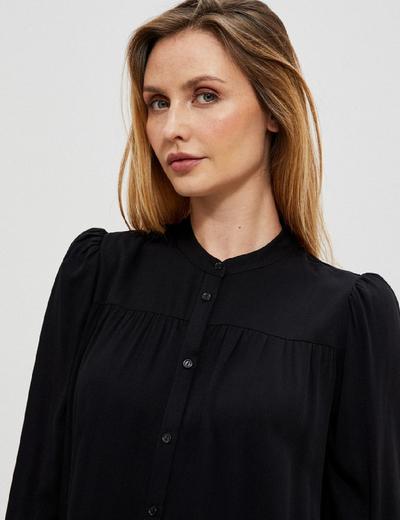 Czarna koszula damska z falbanką i długim rękawem
