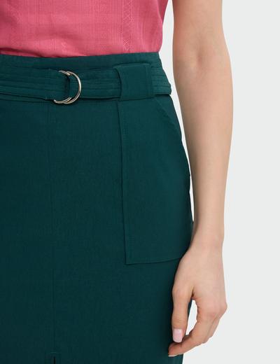 Zielona spódnica ołówkowa z rozcięciem i paskiem w talii