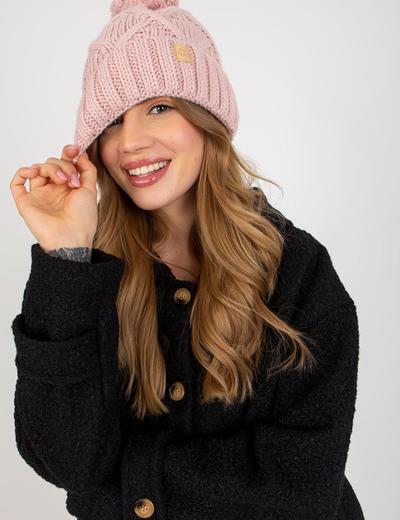Jasnoróżowa zimowa czapka damska z pomponem
