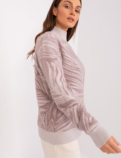 Jasnofioletowy sweter damski z golfem o kroju oversize