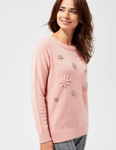 Różowy sweter damski z aplikacjami