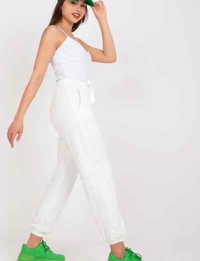 Spodnie dresowe damskie - białe