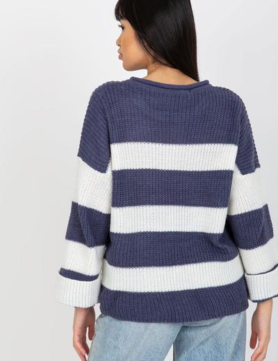 Ciemnoniebiesko-ecru sweter oversize z wełną
