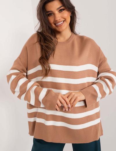 Sweter oversize z okrągłym dekoltem camelowy