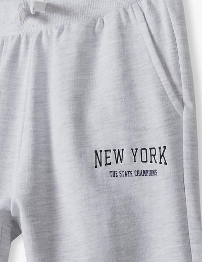 Szare spodnie dresowe regular - New Jork - szare - 5.10.15
