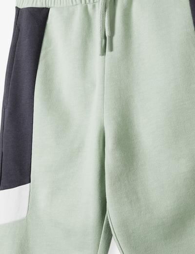 Dresowe zielone spodnie regular dla chłopca - Lincoln&Sharks