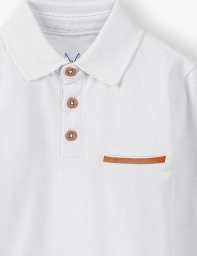 Bawełniana bluzka chłopięca w kolorze białym z kołnierzykiem