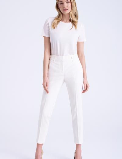 Eleganckie spodnie damskie z kantem - białe