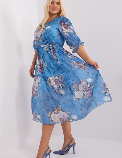 Rozkloszowana sukienka plus size w kwiaty niebieski