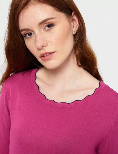 Sweter o dopasowanym kroju- różowy